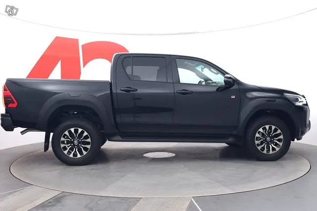 Toyota Hilux Double Cab 4WD 2,8D GR Sport 2-paikkainen Automaatti - Uusi vastaavin varustein 75000eur Image 6