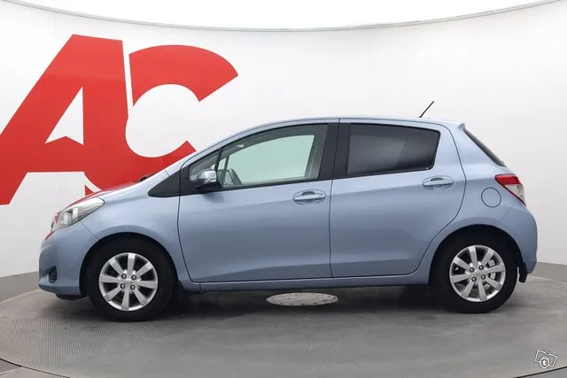 Toyota Yaris 1,33 Dual VVT-i Comfort 5ov Multidrive S - / Navi / Kamera / Koukku / Lohko+sisäpistoke / Automaatti / Bluetooth / Image 2